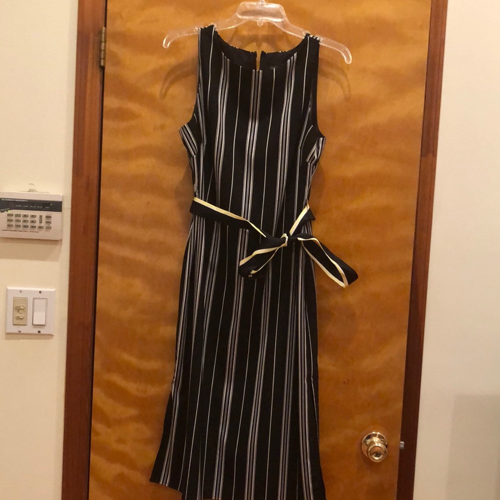 Vince Camuto dress    Black and white  below knee
